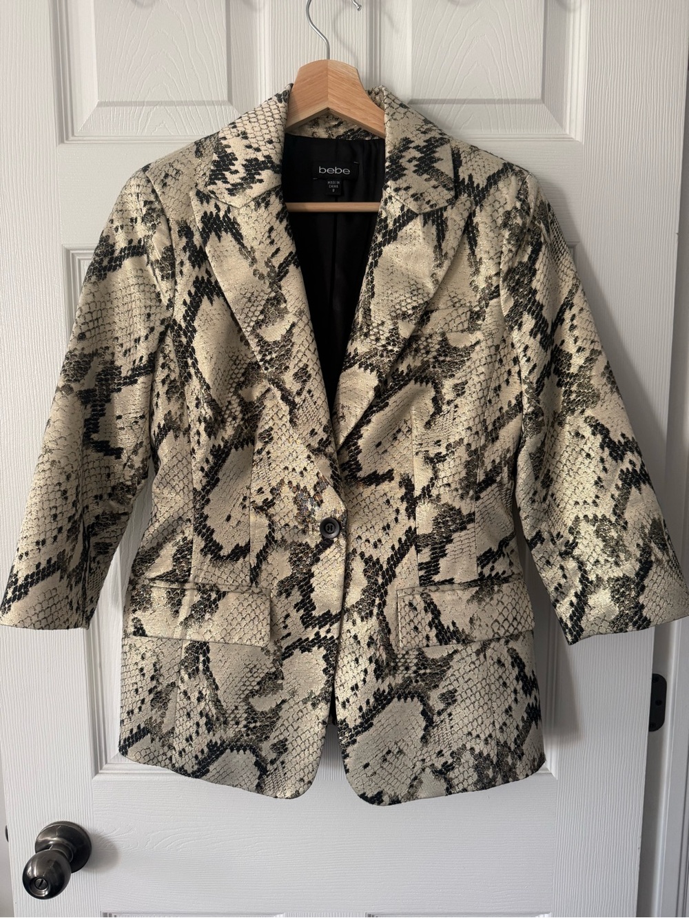 84. BEBE SNAKE PRINT BLAZER SZ 8